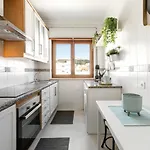 Modern Flat アパート