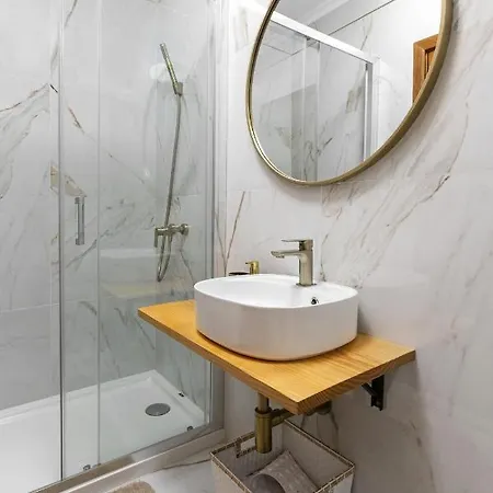 아파트 Modern Flat